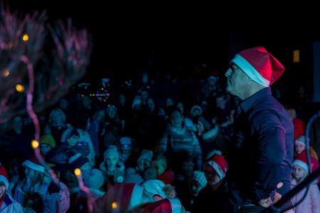 Prihod Dedka Mraza s spremstvom